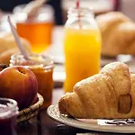 Dimora Arco - Old Town Couette-café 4*