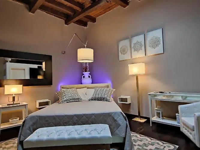 לינה וארוחת בוקר Dimora Arco - Old Town 4*